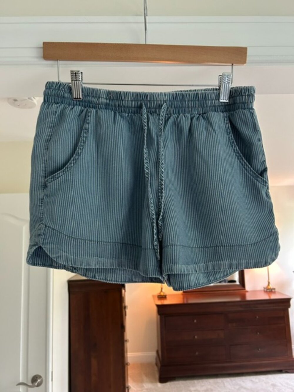 Universal Thread Blue Striped Pull-On Shorts – Size Small